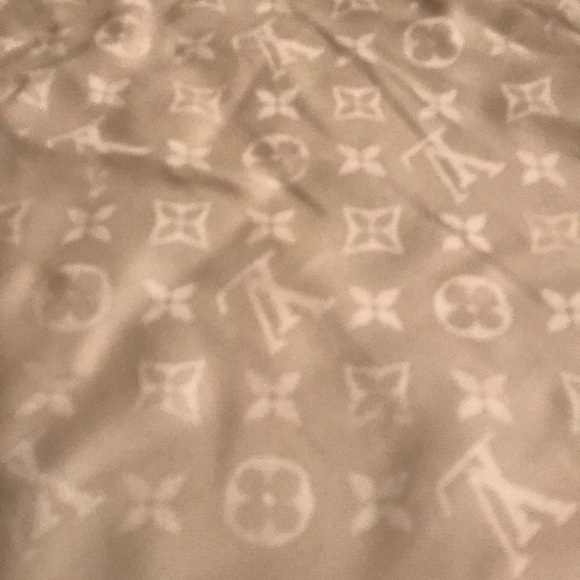 Louis Vuitton monogram scarf - Picture 3 of 8